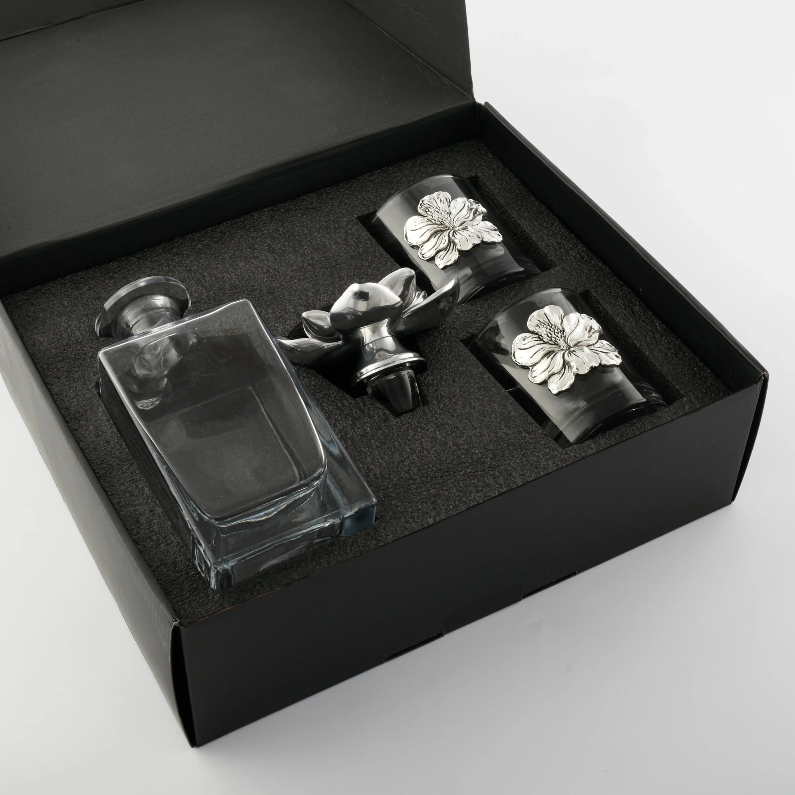 Magnolia Decanter Set with Glasses - Image 8