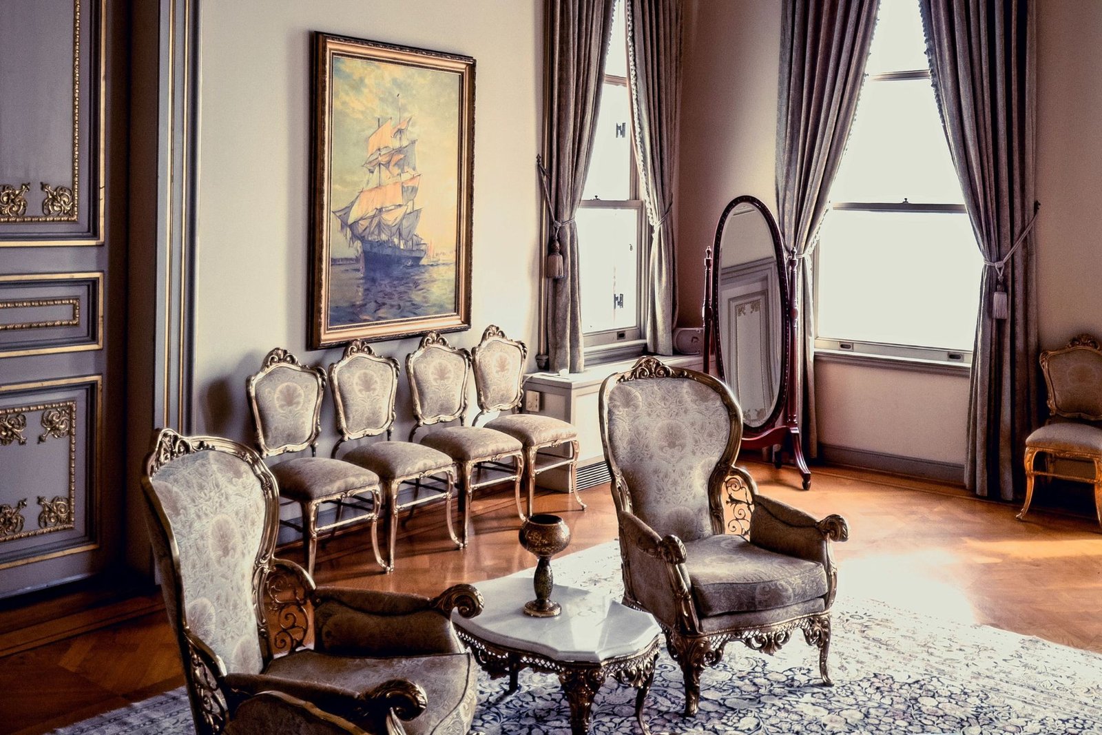 Luxurious antique living room