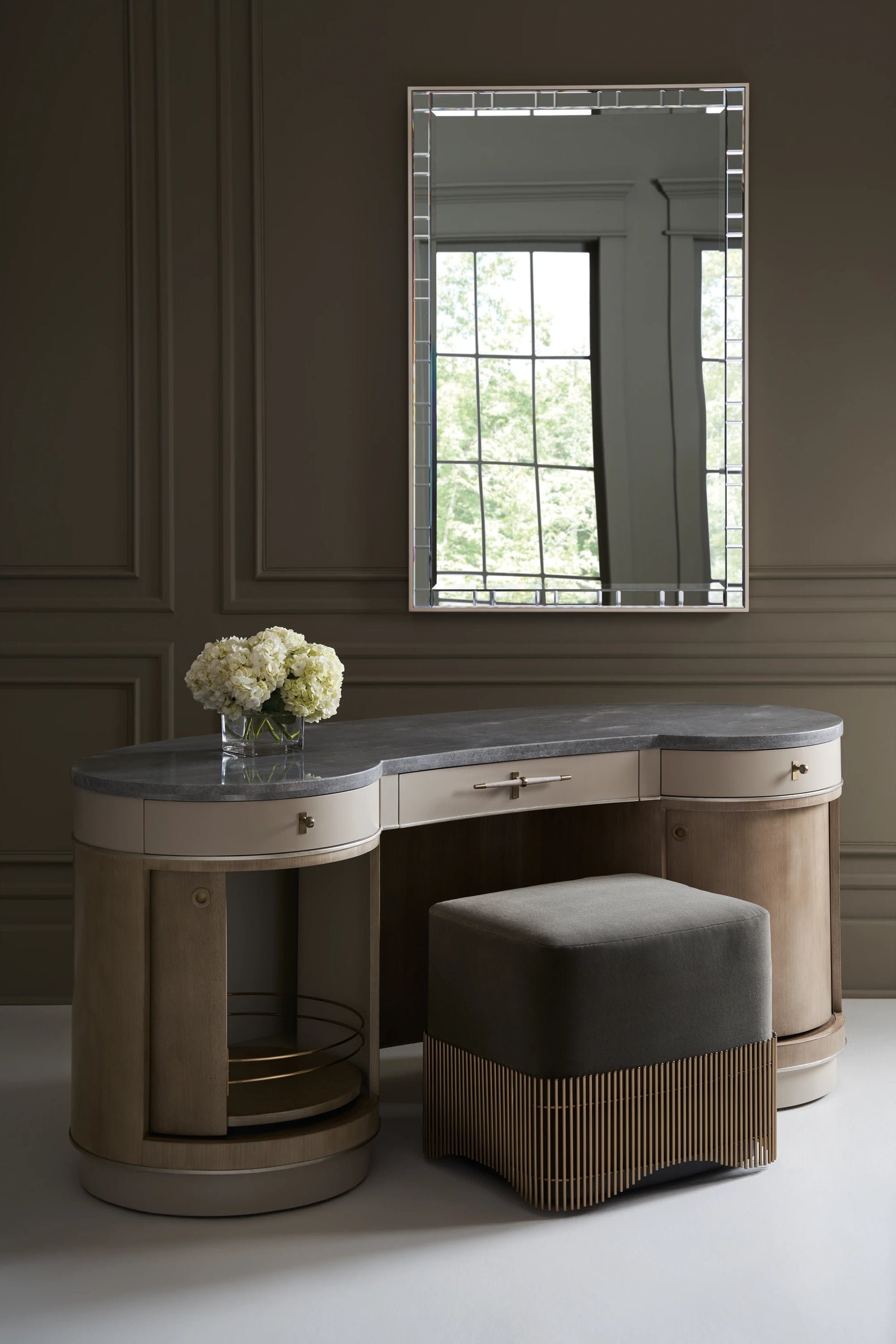 Caracole Vanity Fair